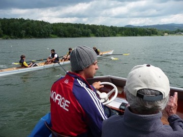 mit beiden Trainern am Wasser