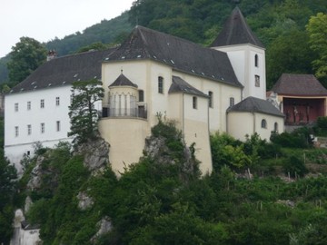 Kloster Schönbühel am Eingang zur Wachau