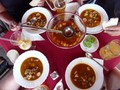 Ungarische Gulasz-Suppe schmeckt auch bei Mittagshitze